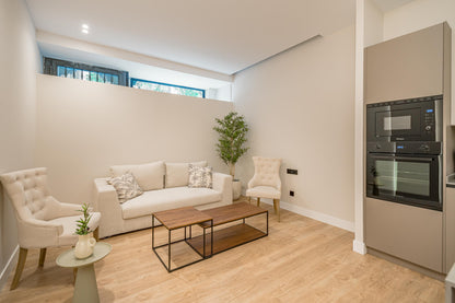 Edificio de lujo en Madrid con historia y elegancia en Calle Príncipe 8