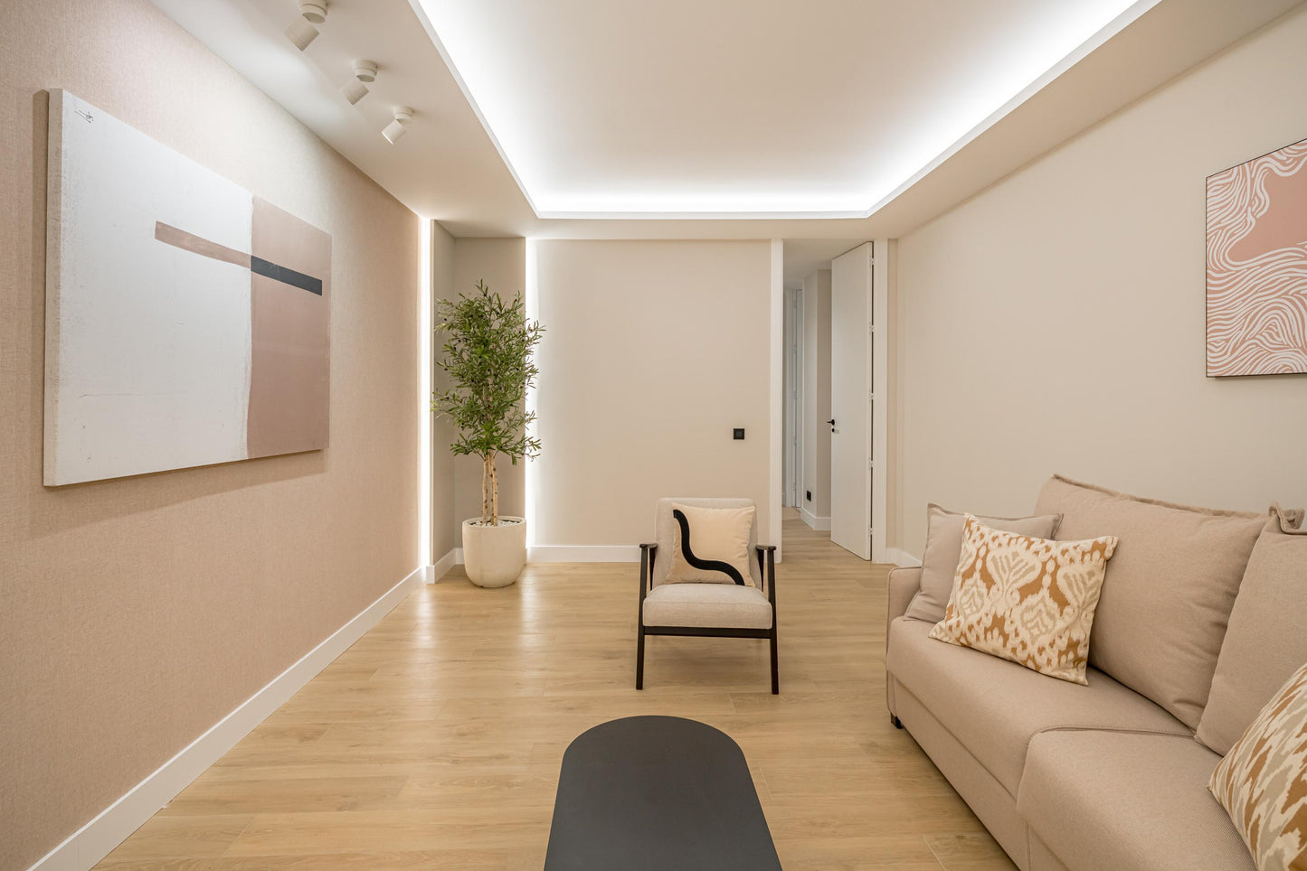 Edificio de lujo en Madrid con historia y elegancia en Calle Príncipe 8