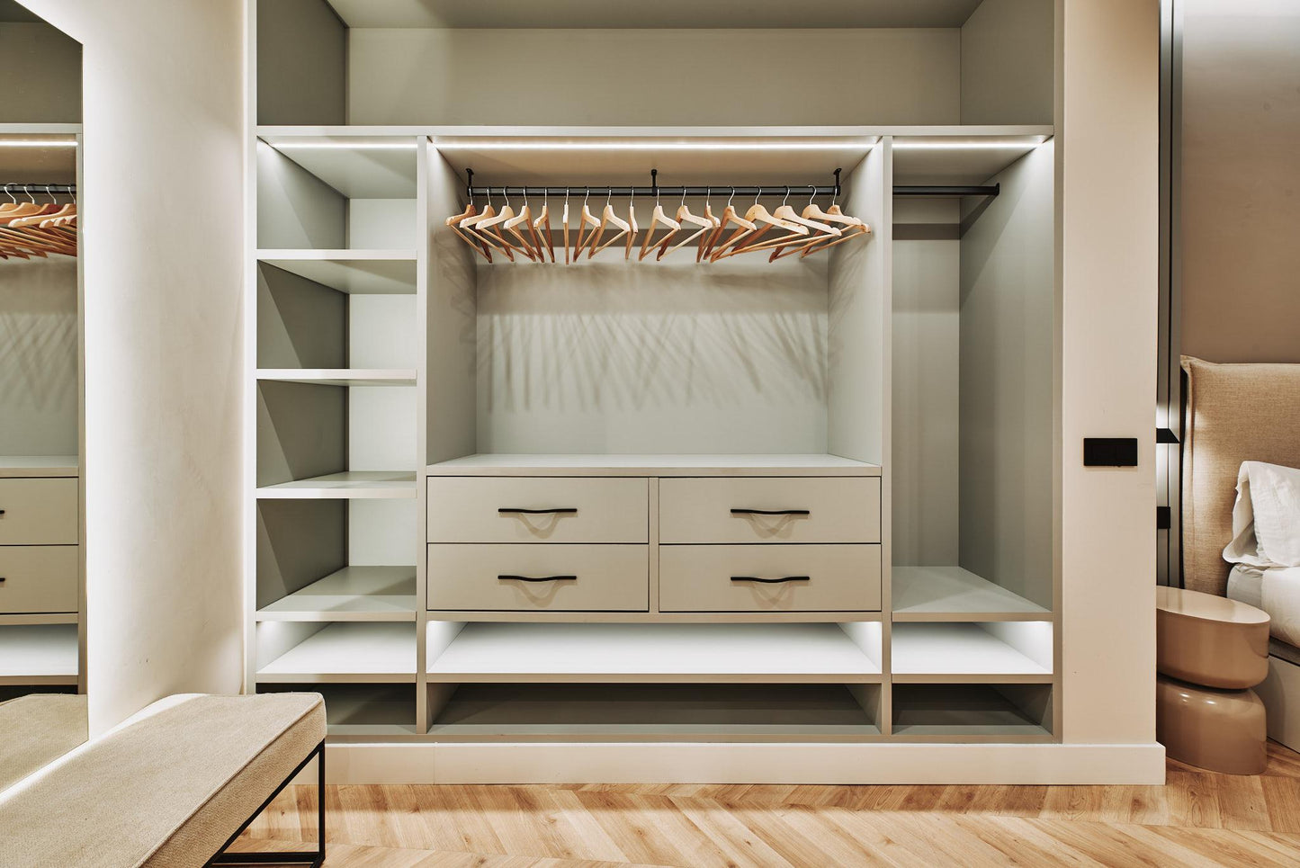 Piso de lujo en Madrid con estilo contemporáneo en Sol en Calle Tetuán