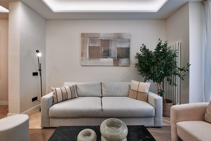 Piso de lujo en Madrid con estilo contemporáneo en Sol en Calle Tetuán