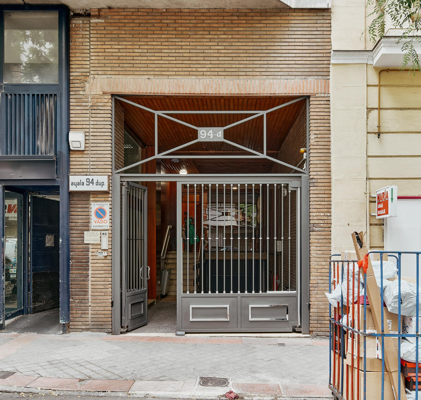 Piso de lujo en Madrid con garaje y diseño contemporáneo en Calle Ayala
