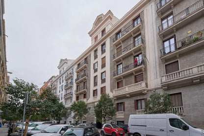 Piso de lujo en Madrid con amplios espacios y diseño moderno en Calle Padilla