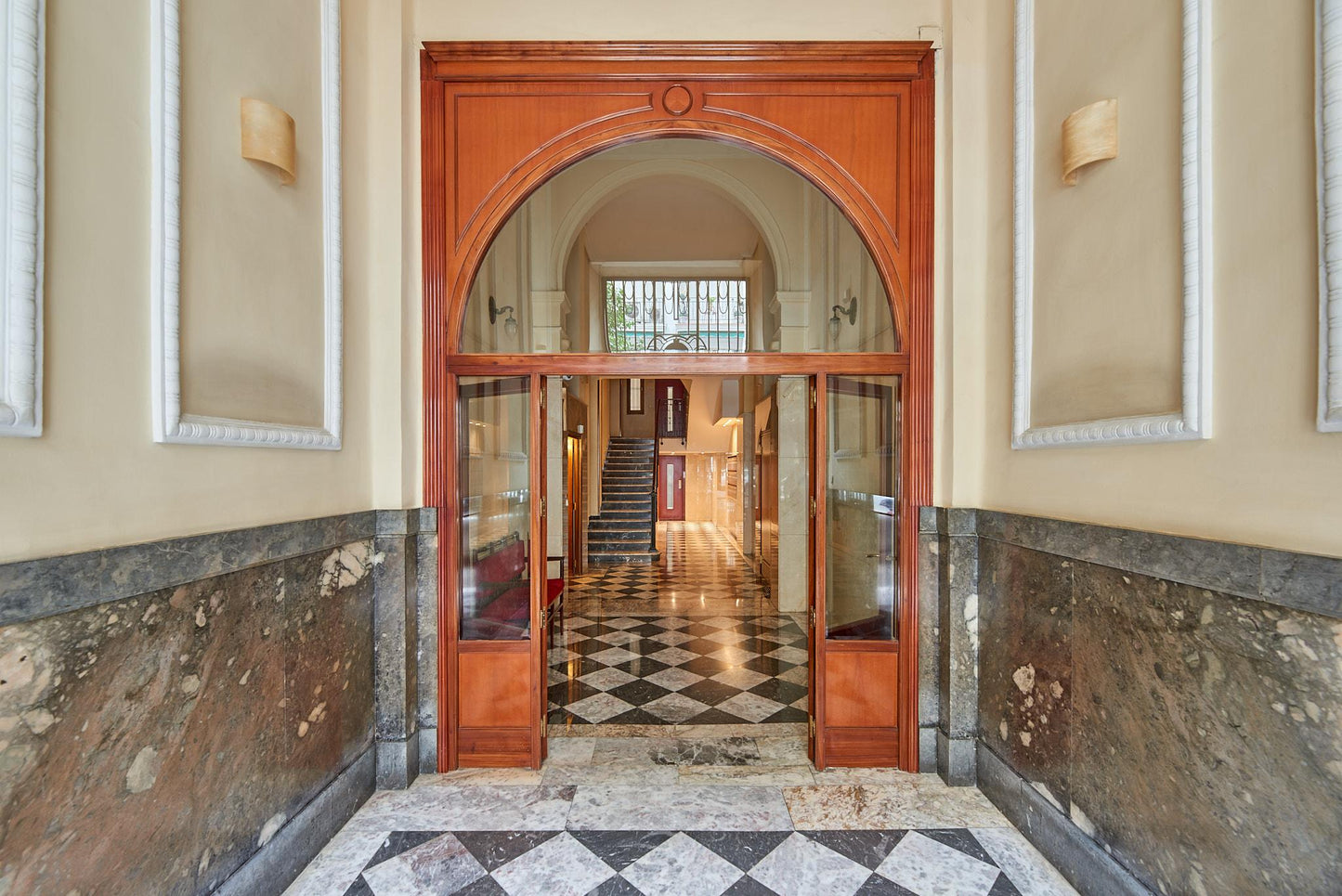 Piso de lujo en Madrid con amplios espacios y diseño moderno en Calle Padilla