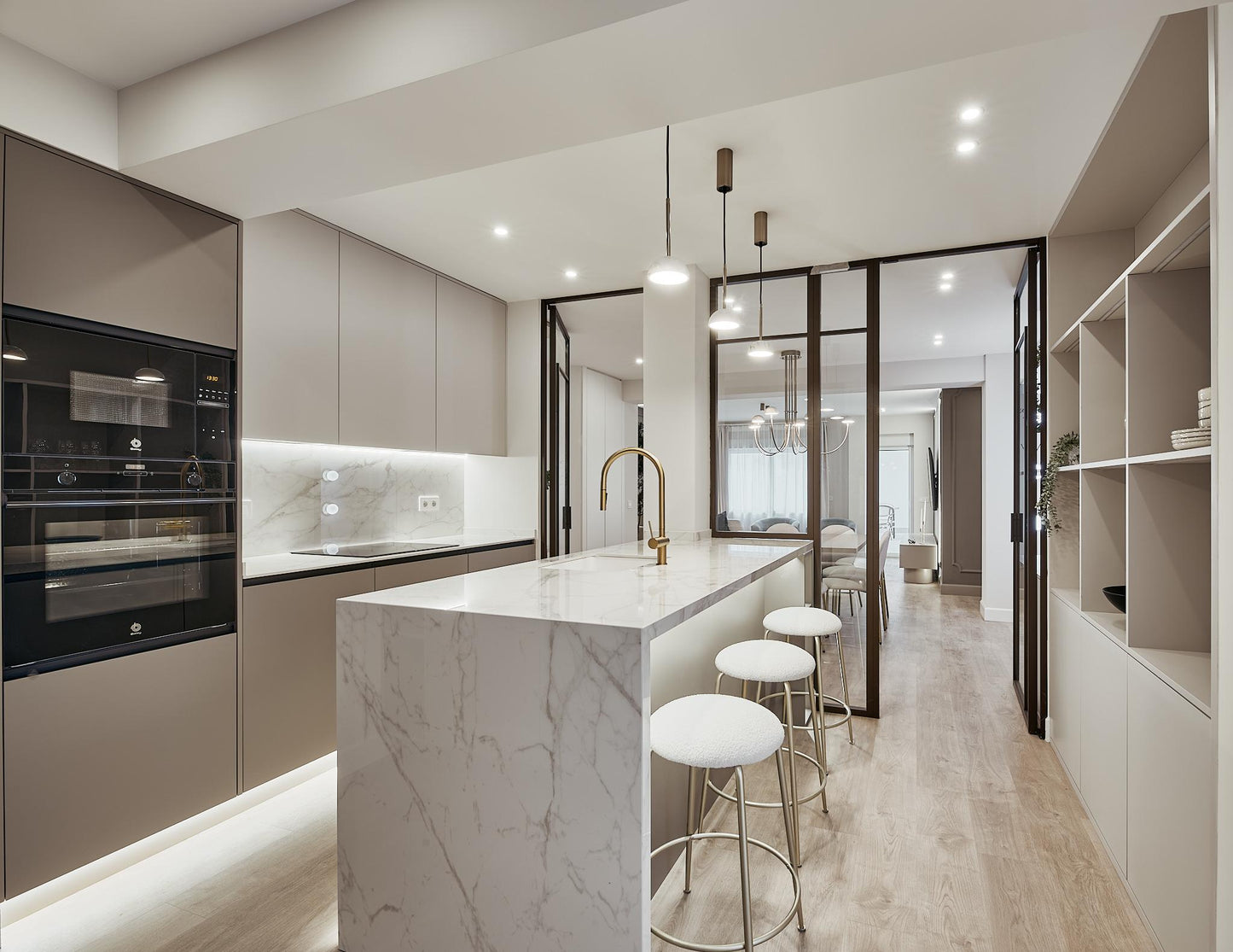 Piso de lujo en Madrid con terraza privada en Calle Montesa