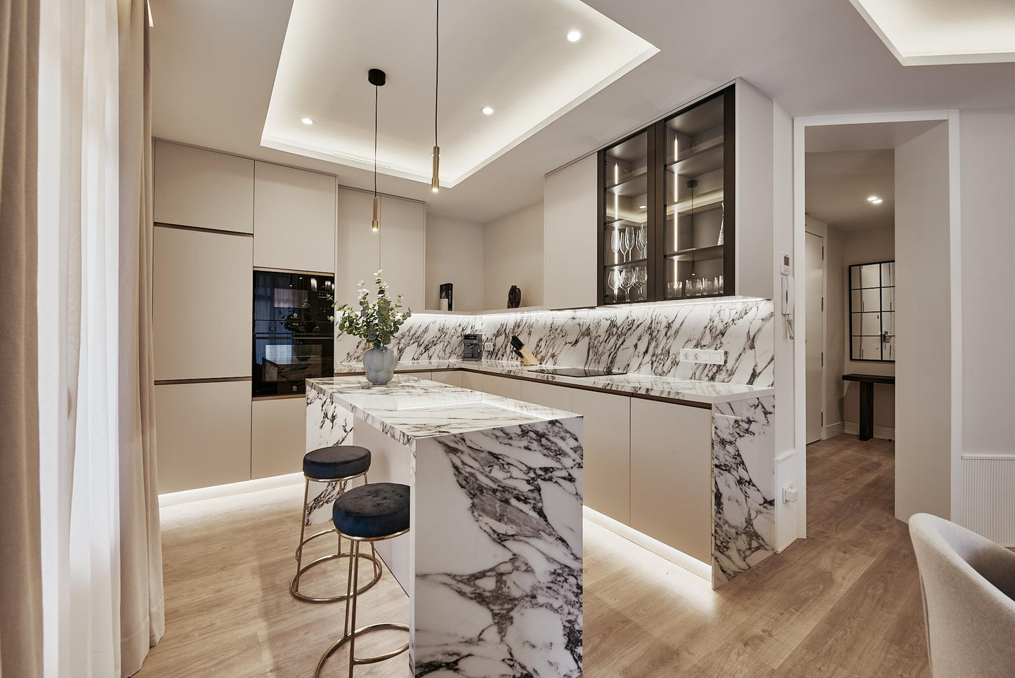 Piso de lujo en Madrid con balcones y diseño elegante en Calle Goya