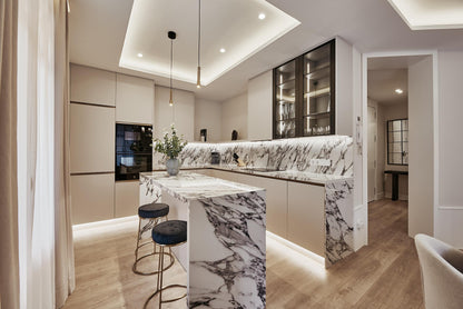 Piso de lujo en Madrid con balcones y diseño elegante en Calle Goya