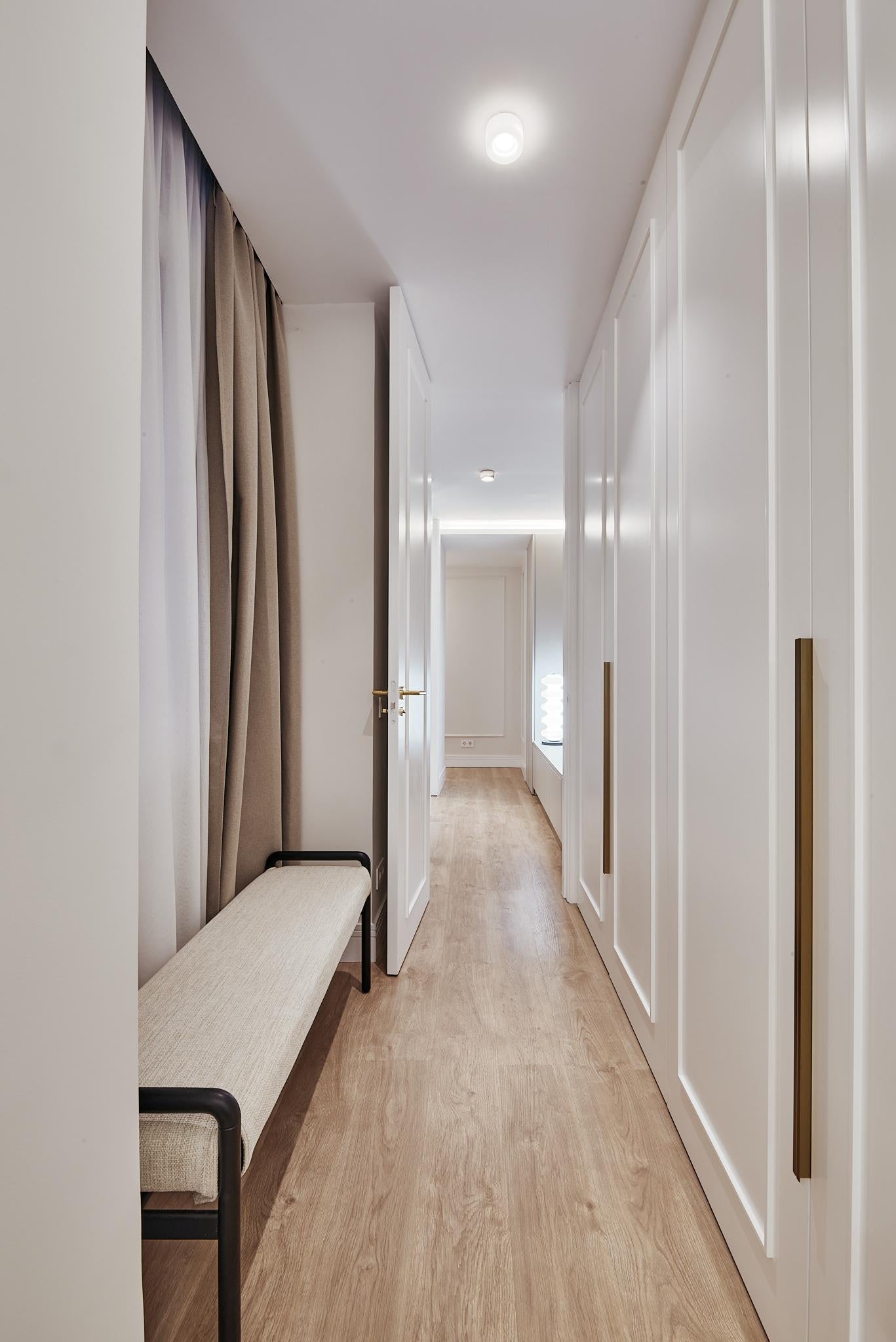 Piso de lujo en Madrid con balcones y diseño elegante en Calle Goya