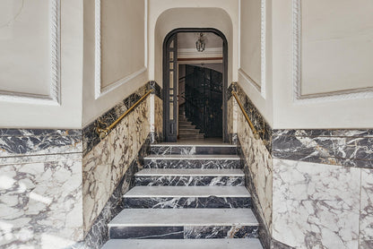 Piso de lujo en Madrid con balcones y diseño elegante en Calle Goya