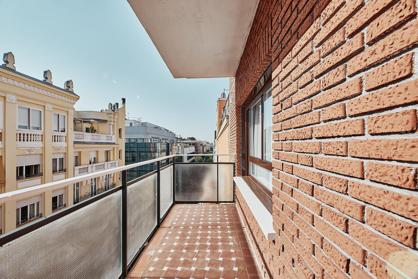 Piso de lujo en Madrid con terraza privada en Calle Alcántara