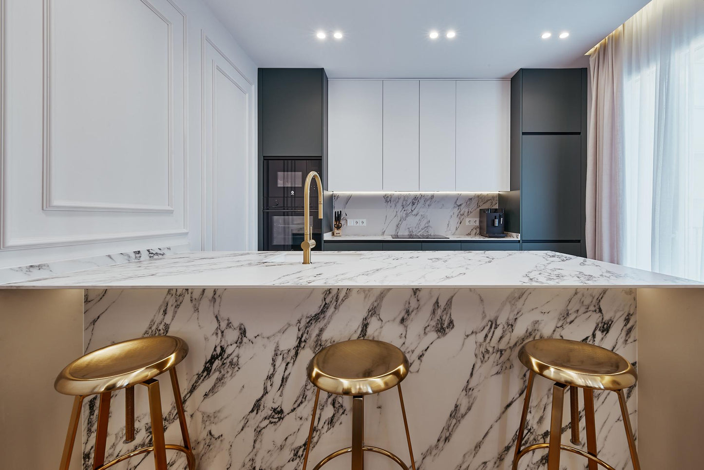 Piso de lujo en Madrid con balcón y diseño contemporáneo en Calle Hermosilla