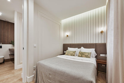 Piso de lujo en Madrid con balcón y diseño contemporáneo en Calle Hermosilla