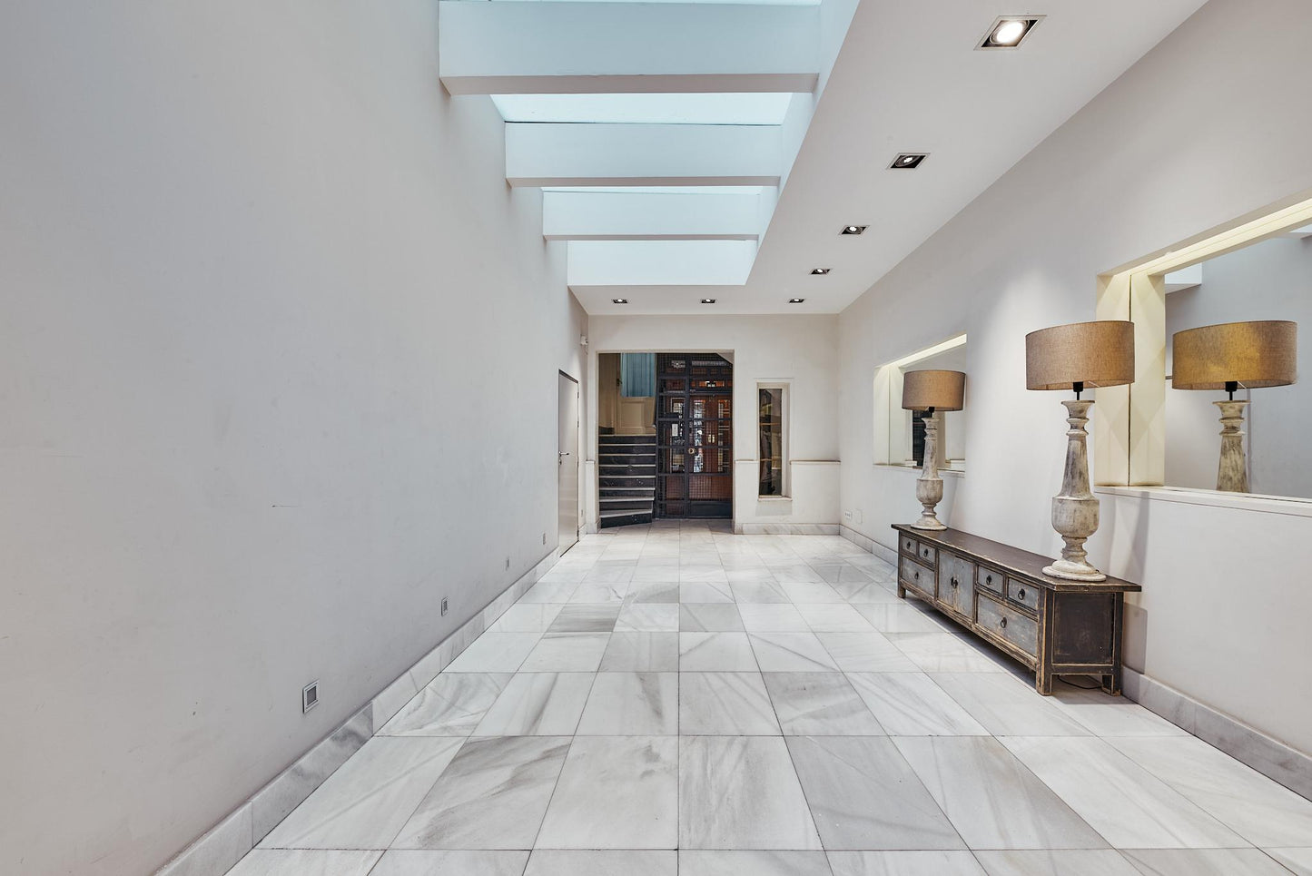 Piso de lujo en Madrid con balcón y diseño contemporáneo en Calle Hermosilla