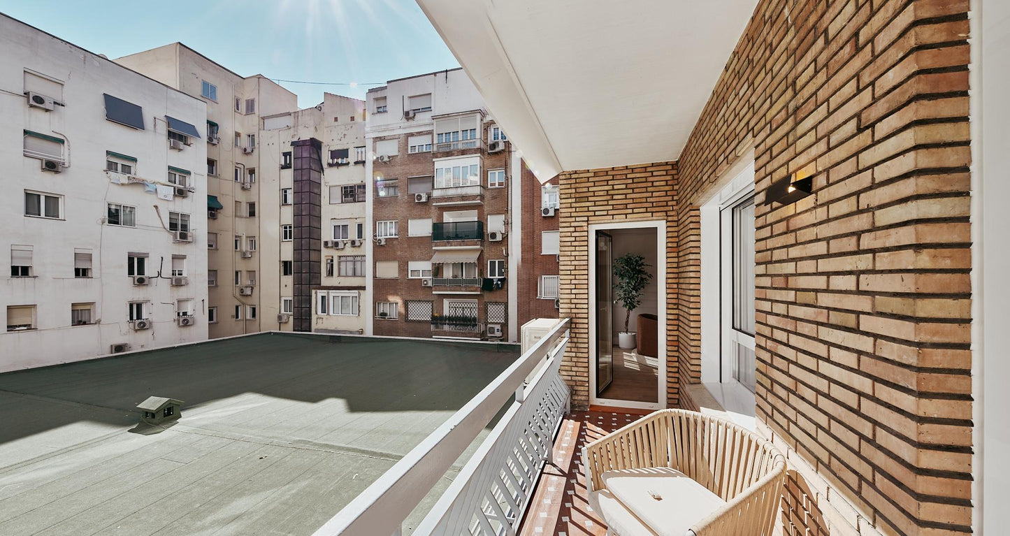 Piso de lujo en Madrid con terraza y estilo contemporáneo en Calle Castelló
