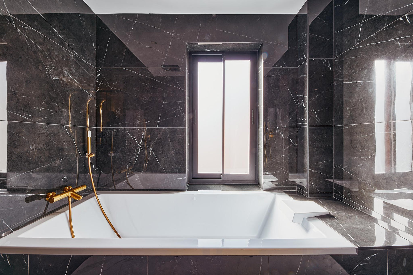 Piso de lujo en Madrid con garaje y domótica en Calle Diego de León