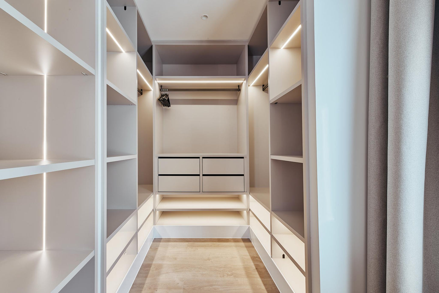 Piso de lujo en Madrid con garaje y domótica en Calle Diego de León