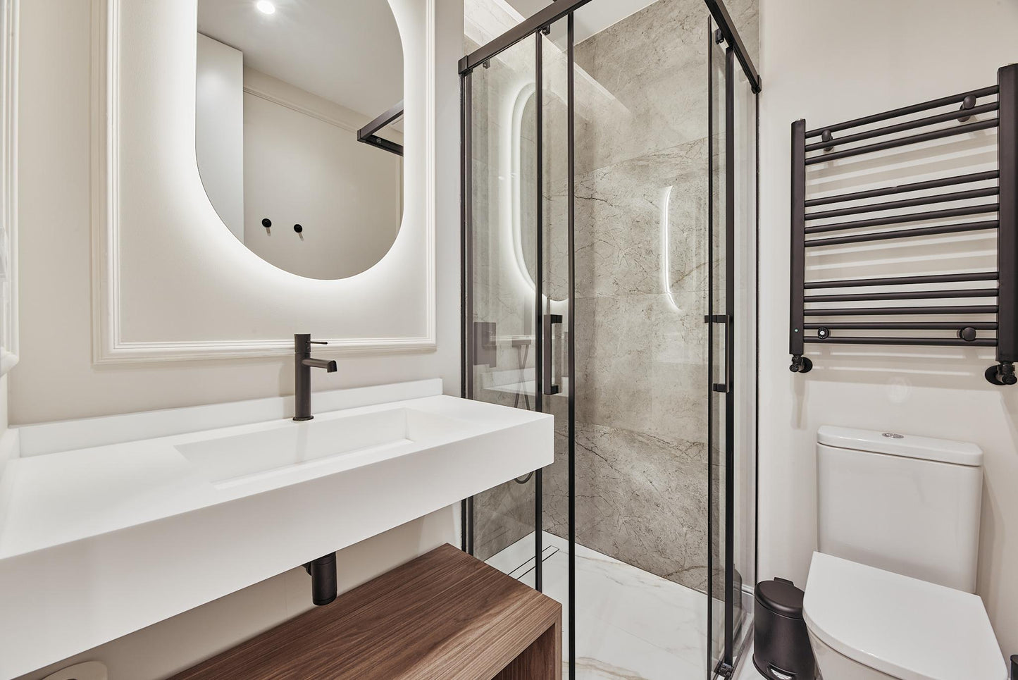 Piso de lujo en Madrid con balcón y diseño en Calle María de Molina