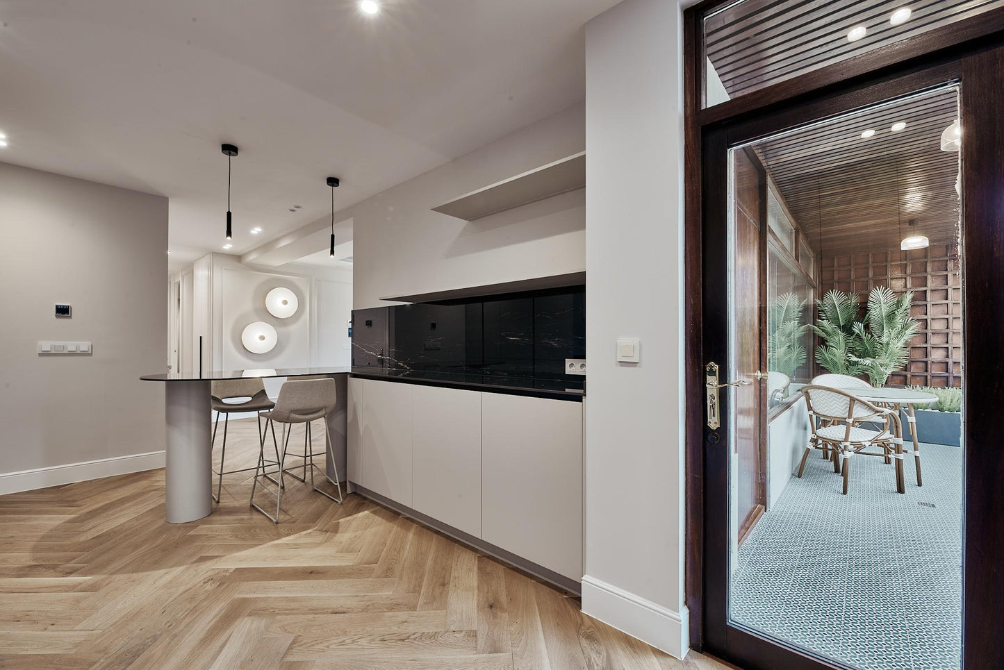 Piso de lujo en Madrid con balcón y diseño en Calle María de Molina