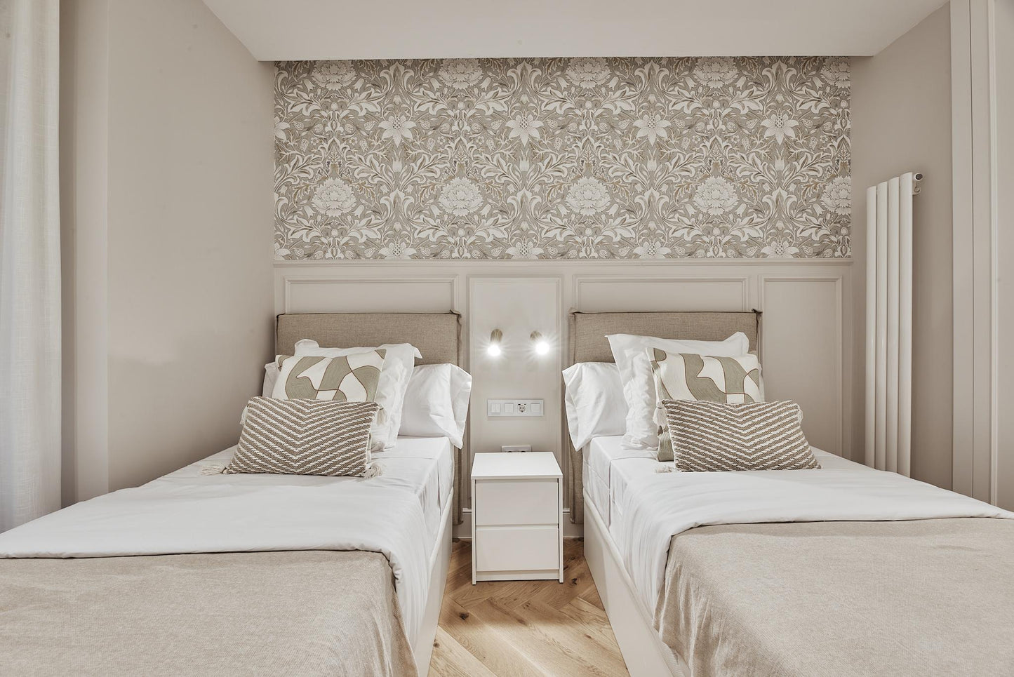 Piso de lujo en Madrid con balcón y diseño en Calle María de Molina