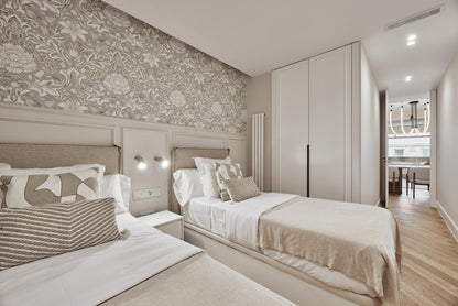 Piso de lujo en Madrid con balcón y diseño en Calle María de Molina