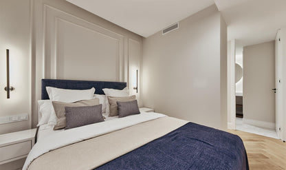 Piso de lujo en Madrid con balcón y diseño en Calle María de Molina