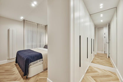 Piso de lujo en Madrid con balcón y diseño en Calle María de Molina