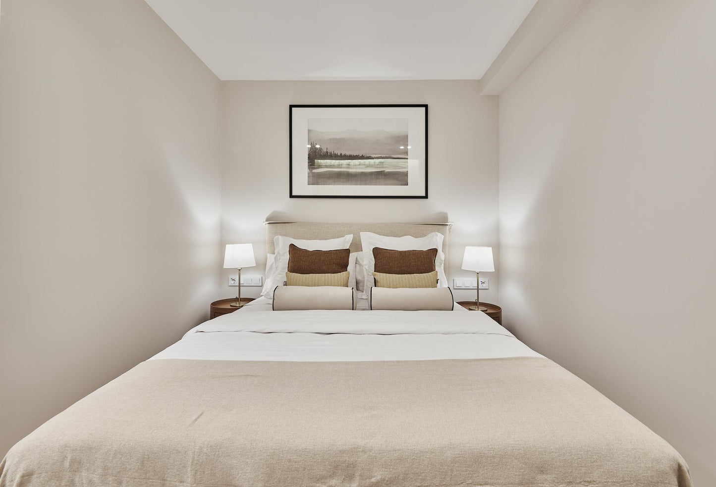 Piso de lujo en Madrid con balcón y diseño en Calle María de Molina