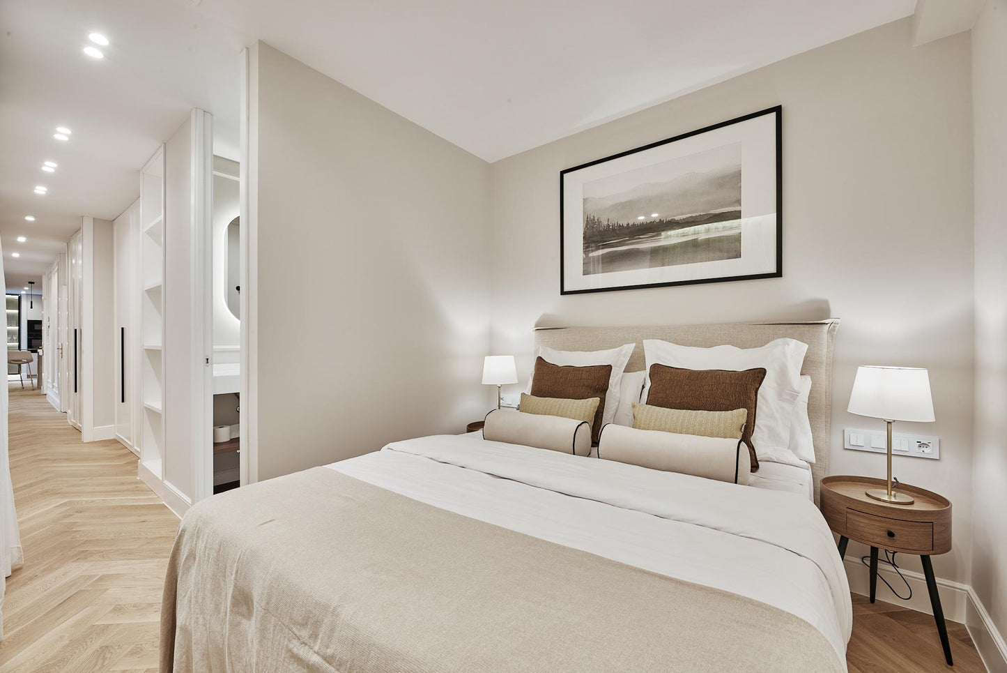 Piso de lujo en Madrid con balcón y diseño en Calle María de Molina