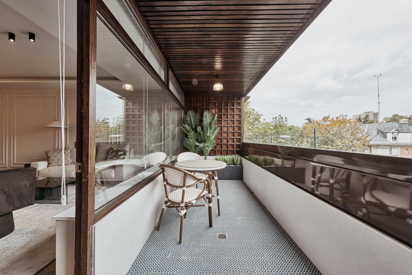 Piso de lujo en Madrid con balcón y diseño en Calle María de Molina