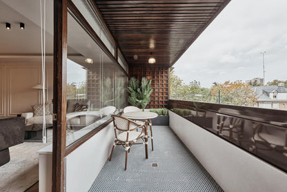 Piso de lujo en Madrid con balcón y diseño en Calle María de Molina