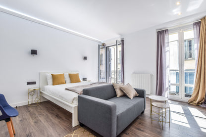 Piso de lujo en Madrid con balcón y cinco suites en Calle Fuencarral