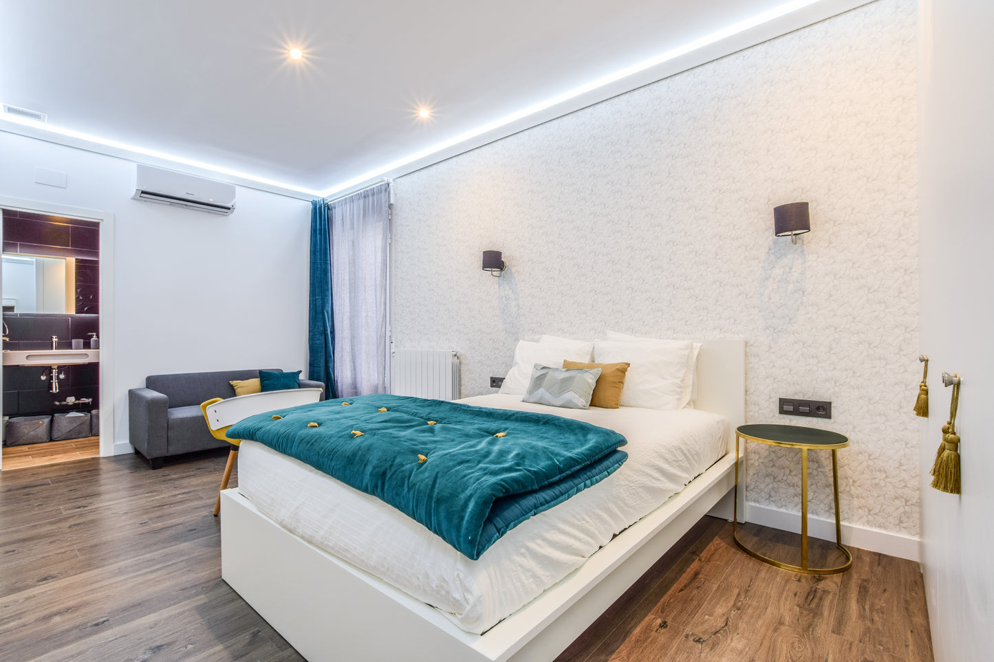 Piso de lujo en Madrid con balcón y cinco suites en Calle Fuencarral