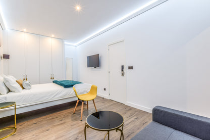 Piso de lujo en Madrid con balcón y cinco suites en Calle Fuencarral