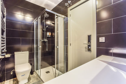 Piso de lujo en Madrid con balcón y cinco suites en Calle Fuencarral