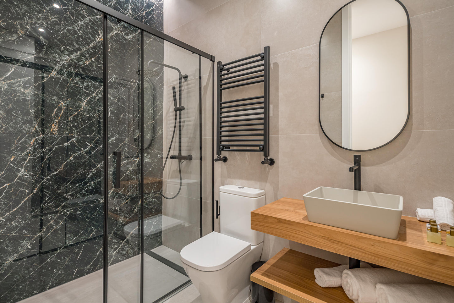 Edificio de lujo en Madrid con historia y elegancia en Calle Príncipe 8